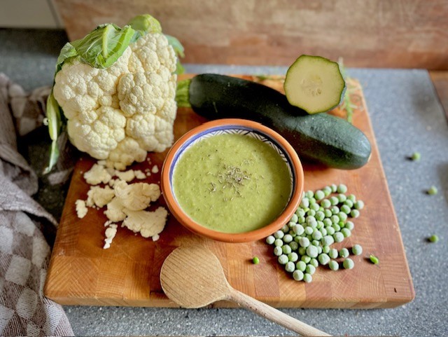 soep van bloemkool-courgette-doperwten